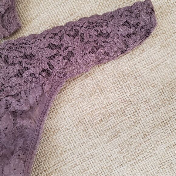 HANKY PANKY SIGNATURE LACE LOW RISE THONG 3pack - Picture 5 of 11